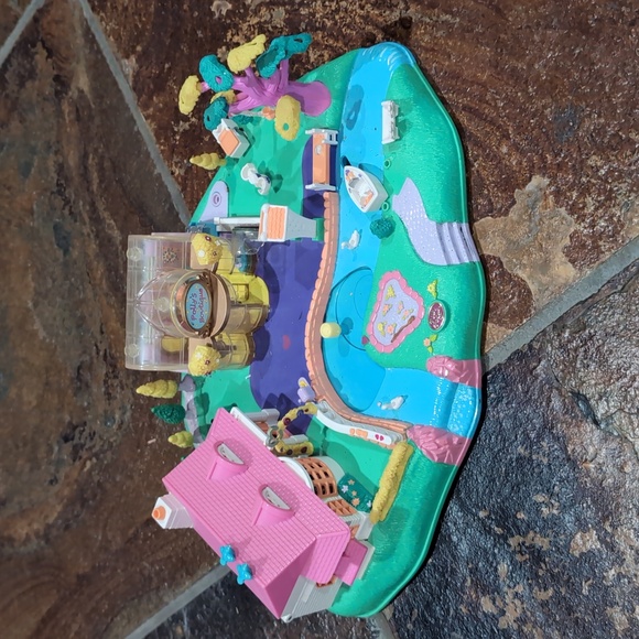 Vintage 1996 Polly Pocket Magical Movin’ Pollyville